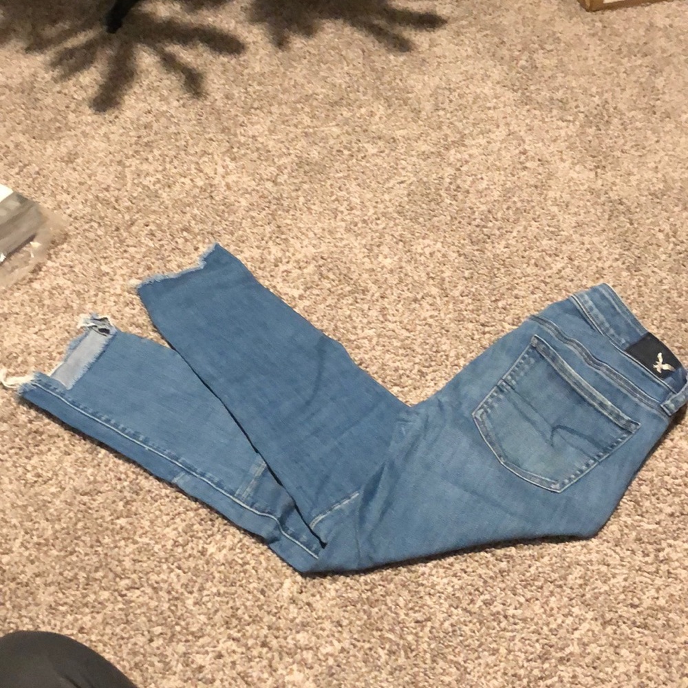 AE cropped capris with distressed detail